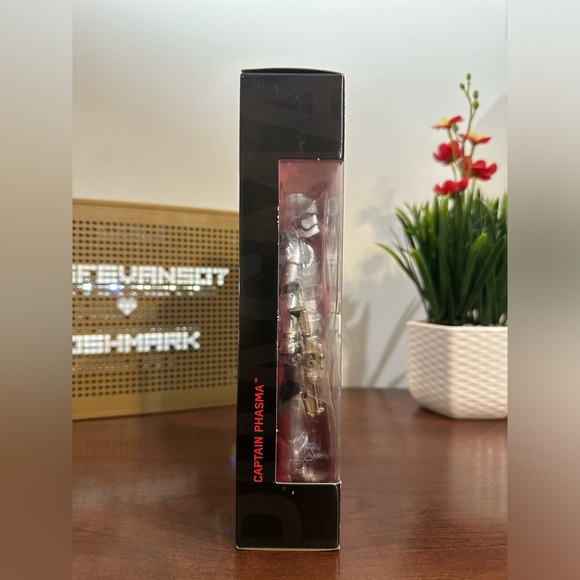 New Star Wars The Black Series Captain Phasma Figure - Picture 7 of 7